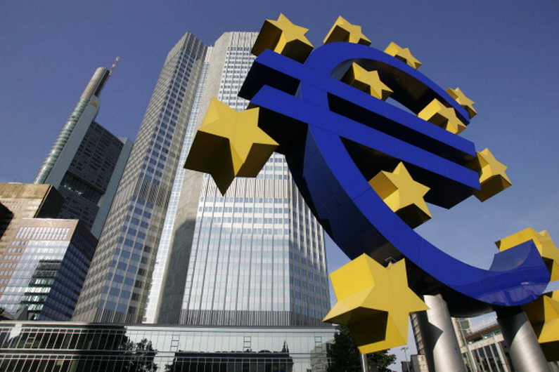 Draghi: la Bce non fa politica, ma salverà l’euro