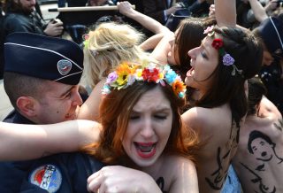Il corpo femminile come strumento di lotta Il corpo femminile come strumento di lotta