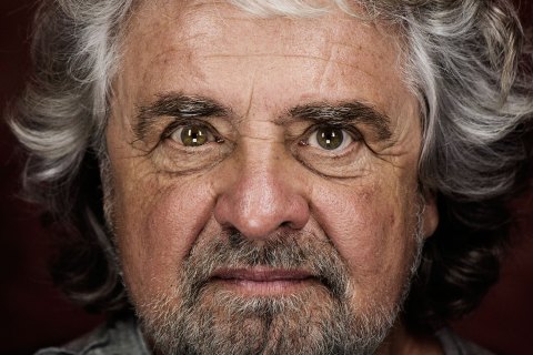 L’imbarazzante inutilità di Beppe Grillo nella crisi italiana