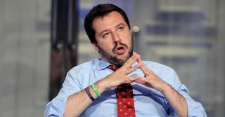 Più oscena dei Casamonica è la rincorsa quotidiana all'ospite Salvini in tv
