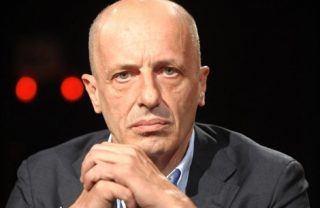 Il possibile candidato sindaco di Milano Sallusti chiede alle future vittime dei terroristi di morire recitando il "Padre nostro"