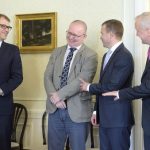 La Finlandia firma accordo per lavorare 3 giorni in più l'anno senza aumenti salariali La Finlandia firma accordo per lavorare 3 giorni in più l'anno senza aumenti salariali