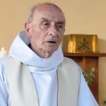 Il dolore dell'imam di Saint-Etienne-du-Rouvray per la perdita del suo amico padre Jacques Il dolore dell'imam di Saint-Etienne-du-Rouvray per la perdita del suo amico padre Jacques