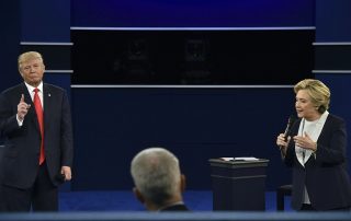 Hillary Clinton vince il secondo dibattito per i sondaggi. Trump ha minacciato di mandarla in prigione